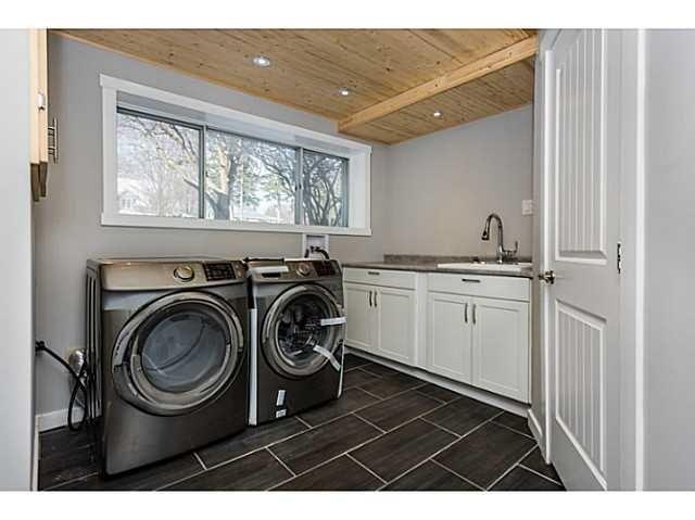 79 Puget St, House detached with 2 bedrooms, 2 bathrooms and 2 parking in Barrie ON | Image 4