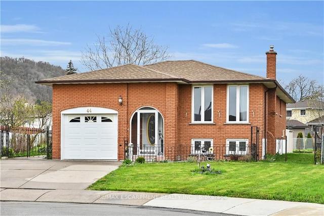 44 Tara Crt, House detached with 3 bedrooms, 2 bathrooms and 5 parking in Hamilton ON | Image 12