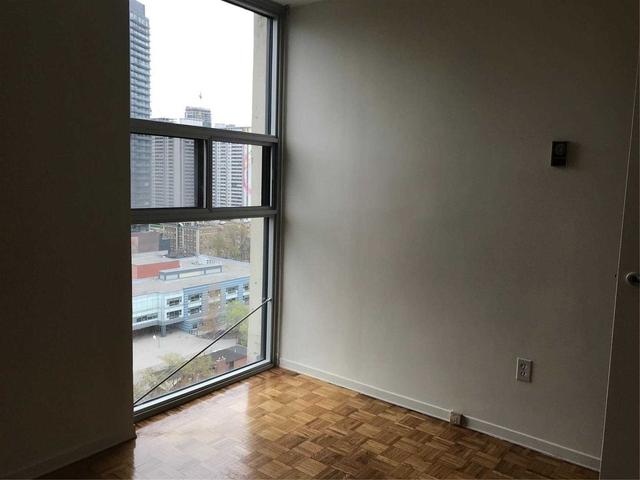 2116 - 40 Homewood Ave, Condo with 2 bedrooms, 1 bathrooms and 1 parking in Toronto ON | Image 11