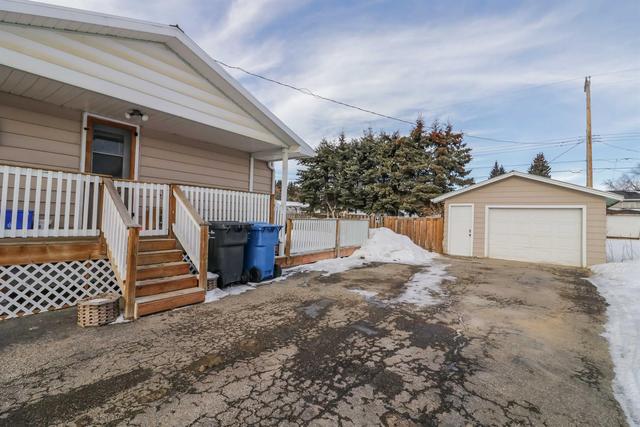 4844 51 Ave, House detached with 4 bedrooms, 2 bathrooms and 4 parking in Eckville AB | Image 2
