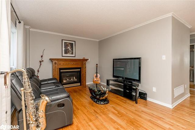 18 Twiss Drive, House detached with 3 bedrooms, 2 bathrooms and 4 parking in Barrie ON | Image 5