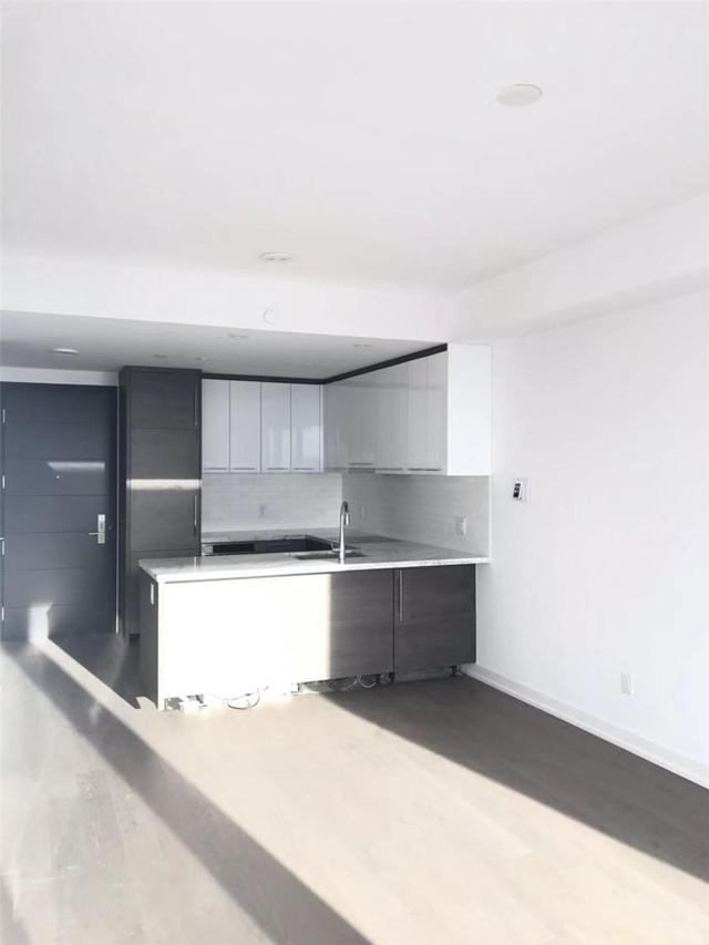 2812 - 488 University Ave, Condo with 1 bedrooms, 1 bathrooms and 0 parking in Toronto ON | Image 11