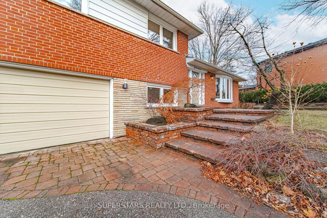 2 Royal Doulton Dr, House detached with 3 bedrooms, 2 bathrooms and 5 parking in Toronto ON | Image 23