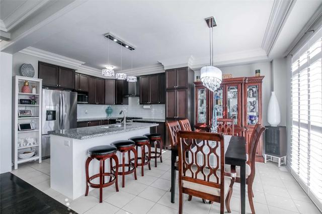 6 Midcrest Circ, House detached with 4 bedrooms, 5 bathrooms and 6 parking in Brampton ON | Image 2