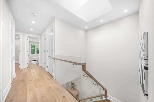 2284 Lawrence Ave W, House detached with 4 bedrooms, 5 bathrooms and 3 parking in Toronto ON | Image 24
