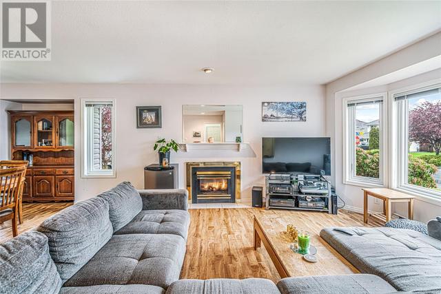 5959 Newport Dr, House detached with 3 bedrooms, 2 bathrooms and 4 parking in Nanaimo BC | Image 3
