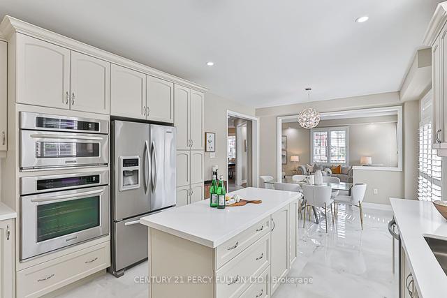 26 Iannucci Cres, House detached with 4 bedrooms, 5 bathrooms and 6 parking in Markham ON | Image 5