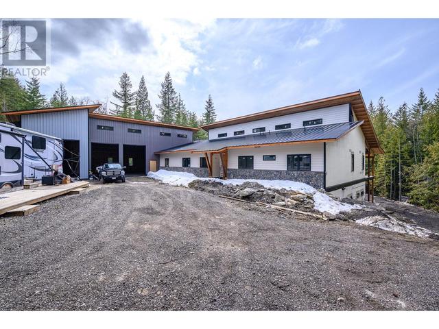 40 Lidstone Road, House detached with 7 bedrooms, 4 bathrooms and 40 parking in North Okanagan F BC | Image 1