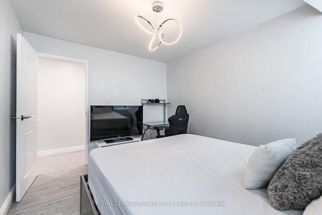 1407 - 3650 Kaneff Cres, Condo with 3 bedrooms, 2 bathrooms and 1 parking in Mississauga ON | Image 24