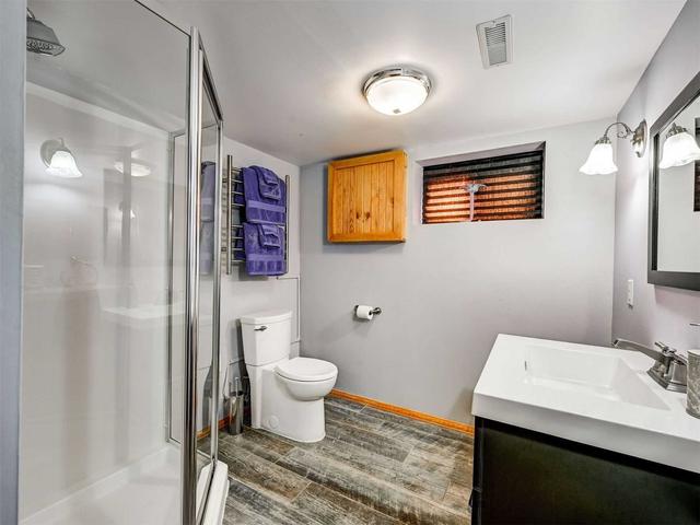 59 Hadrian Dr, House detached with 2 bedrooms, 2 bathrooms and 3 parking in Toronto ON | Image 5
