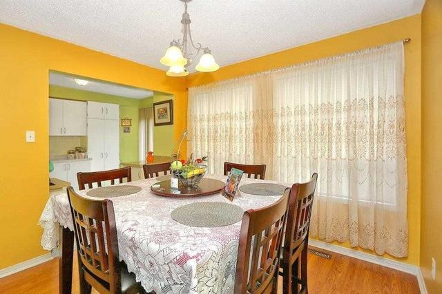 1 Sinclair Crt, Townhouse with 3 bedrooms, 3 bathrooms and 1 parking in Brampton ON | Image 7