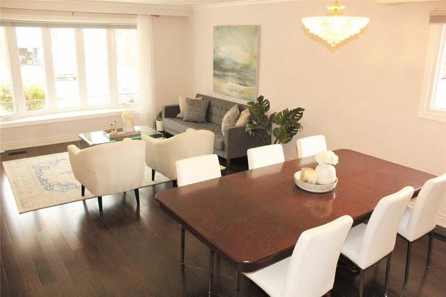 54 Bellbury Cres, House detached with 4 bedrooms, 3 bathrooms and 4 parking in Toronto ON | Image 2
