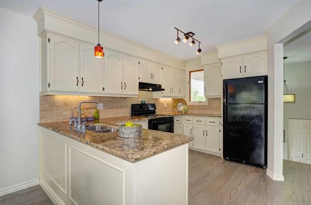 4 Mallard Crt, House detached with 4 bedrooms, 3 bathrooms and 3 parking in Guelph ON | Image 6