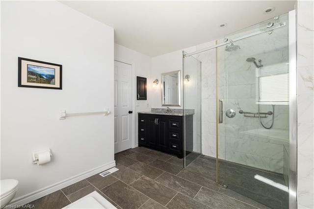 Fully renovated modern ensuite | Image 20
