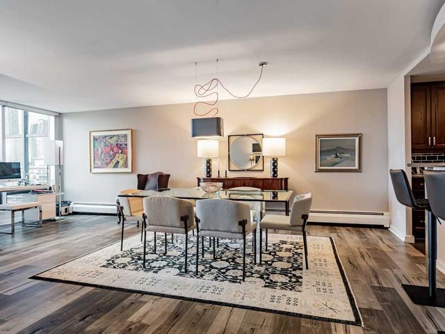 1201 - 30 Wellington St E, Condo with 2 bedrooms, 2 bathrooms and 2 parking in Toronto ON | Image 23