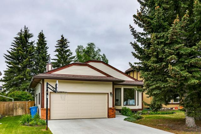 23 Woodstock Road Sw, House detached with 5 bedrooms, 3 bathrooms and 2 parking in Calgary AB | Image 2