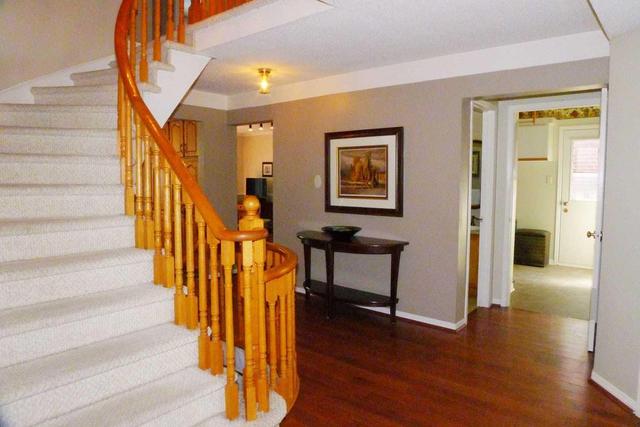 1103 Petunia Pl, House detached with 4 bedrooms, 3 bathrooms and 4 parking in Pickering ON | Image 2