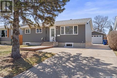 226 Brock Crescent, House detached with 5 bedrooms, 2 bathrooms and null parking in Saskatoon SK | Card Image