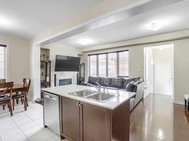 211 Barons St, House semidetached with 3 bedrooms, 3 bathrooms and 3 parking in Vaughan ON | Image 3