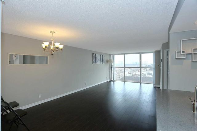 704 - 25 Trailwood Dr S, Condo with 2 bedrooms, 2 bathrooms and 1 parking in Mississauga ON | Image 8