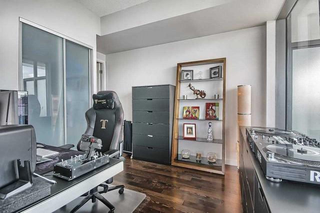 2002 - 70 Distillery Lane, Condo with 2 bedrooms, 2 bathrooms and 1 parking in Toronto ON | Image 13