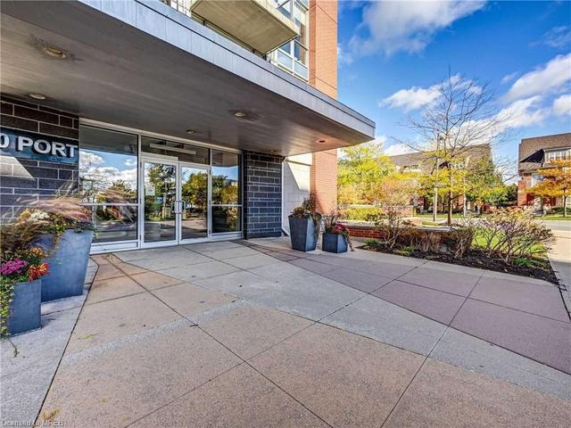303 - 80 Port Street E, House attached with 2 bedrooms, 1 bathrooms and 1 parking in Mississauga ON | Image 4