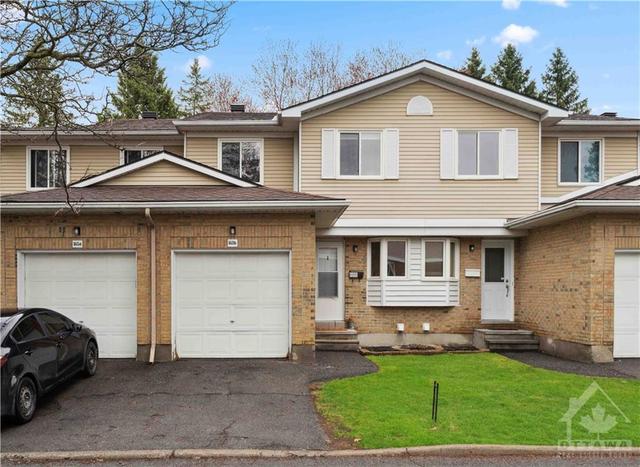 160 Valley Stream Drive, Townhouse with 3 bedrooms, 3 bathrooms and 2 parking in Ottawa ON | Image 2