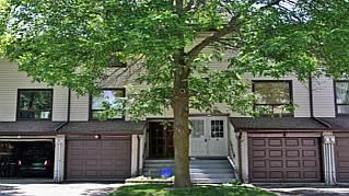 64 Bronte St S, Townhouse with 3 bedrooms, 3 bathrooms and null parking in Milton ON | Image 1