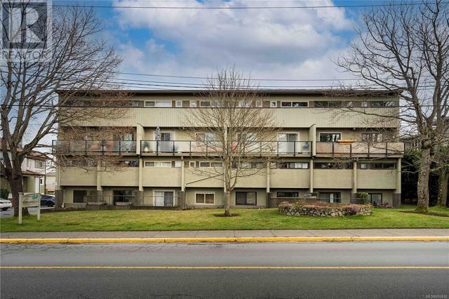 9 - 477 Lampson St, Condo with 3 bedrooms, 1 bathrooms and 1 parking in Esquimalt BC | Image 3