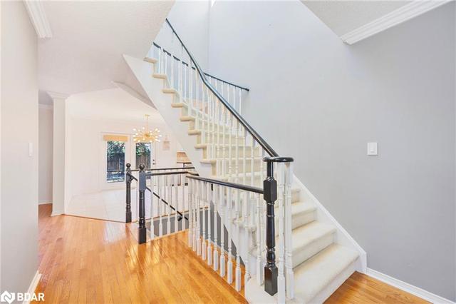 STUNNING FOYER & STAIRCASE | Image 4