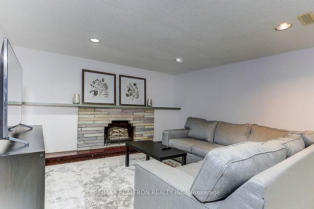 223 Willowdale Ave, House detached with 4 bedrooms, 2 bathrooms and 5 parking in Toronto ON | Image 14