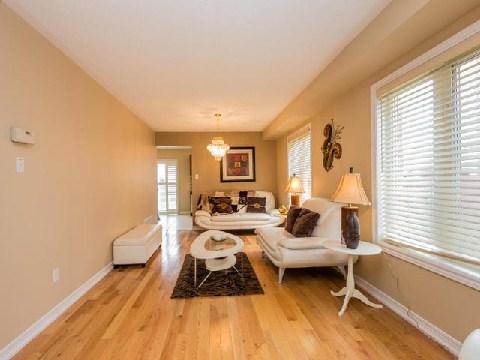 365 Oaktree Circ, House semidetached with 3 bedrooms, 4 bathrooms and 3 parking in Mississauga ON | Image 3