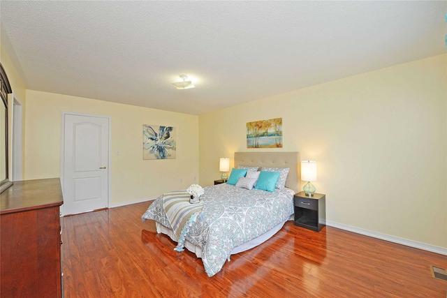 42 Snowshoe Lane, House attached with 3 bedrooms, 3 bathrooms and 4 parking in Brampton ON | Image 14