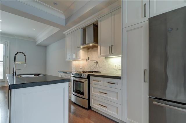 1040 Avenue Rd, Townhouse with 3 bedrooms, 3 bathrooms and 2 parking in Toronto ON | Image 4