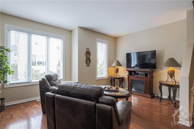 64 Songbird Private, Townhouse with 2 bedrooms, 2 bathrooms and 3 parking in Ottawa ON | Image 10