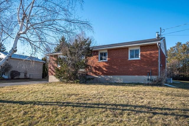 1225 Sunnyside Rd, House detached with 3 bedrooms, 1 bathrooms and 7 parking in Kingston ON | Image 23