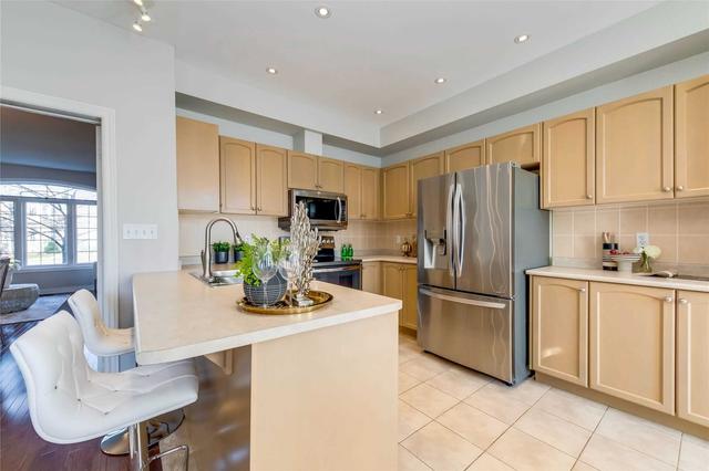 3016 Richview Blvd, House attached with 3 bedrooms, 4 bathrooms and 2 parking in Oakville ON | Image 5