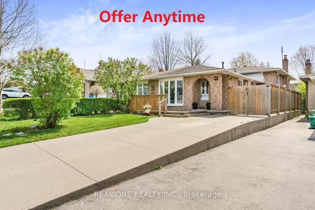 362 Magnolia Dr, House semidetached with 3 bedrooms, 2 bathrooms and 2 parking in Hamilton ON | Image 1