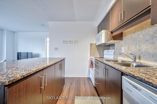 306 - 30 Heron's Hill Way, Condo with 2 bedrooms, 2 bathrooms and 1 parking in Toronto ON | Image 32
