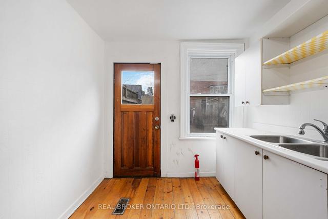 457 Queen St E, House attached with 4 bedrooms, 2 bathrooms and 0 parking in Toronto ON | Image 2
