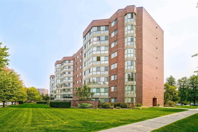 804 - 5 Weldrick Rd W, Condo with 3 bedrooms, 2 bathrooms and 2 parking in Richmond Hill ON | Image 12