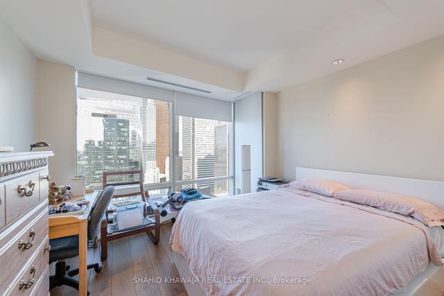 3807 - 180 University Ave, Condo with 2 bedrooms, 3 bathrooms and 1 parking in Toronto ON | Image 18