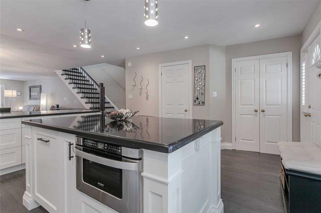 3 - 2110 New St, Townhouse with 2 bedrooms, 4 bathrooms and 2 parking in Burlington ON | Image 2