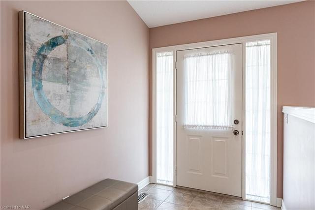 47 First Street Louth, House detached with 3 bedrooms, 2 bathrooms and 6 parking in St. Catharines ON | Image 4