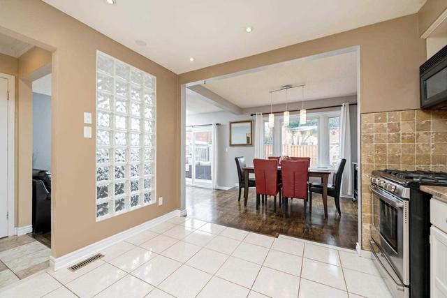 42 Palermo Crt, House detached with 3 bedrooms, 3 bathrooms and 4 parking in Brampton ON | Image 6