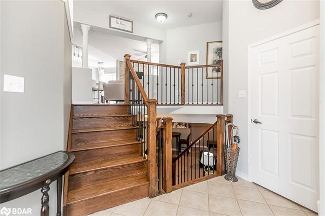 15 Bay Court, House detached with 4 bedrooms, 3 bathrooms and 7 parking in Wasaga Beach ON | Image 2