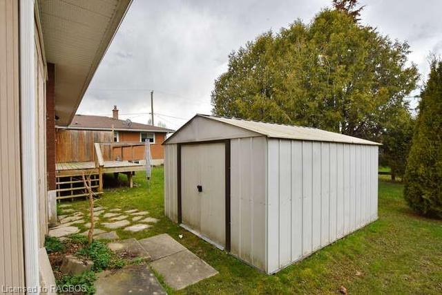 494 6th Street, House detached with 2 bedrooms, 1 bathrooms and 2 parking in Hanover ON | Image 2