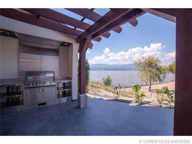 14 - 3756 Lakeshore Rd, Townhouse with 2 bedrooms, 3 bathrooms and 3 parking in Kelowna BC | Image 2