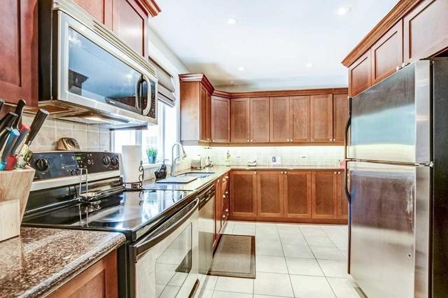 1138 Shaw St, House detached with 3 bedrooms, 3 bathrooms and 3 parking in Oakville ON | Image 3