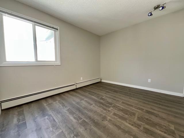 10 - 3402 Parkdale Boulevard Nw, Condo with 2 bedrooms, 1 bathrooms and 1 parking in Calgary AB | Image 13